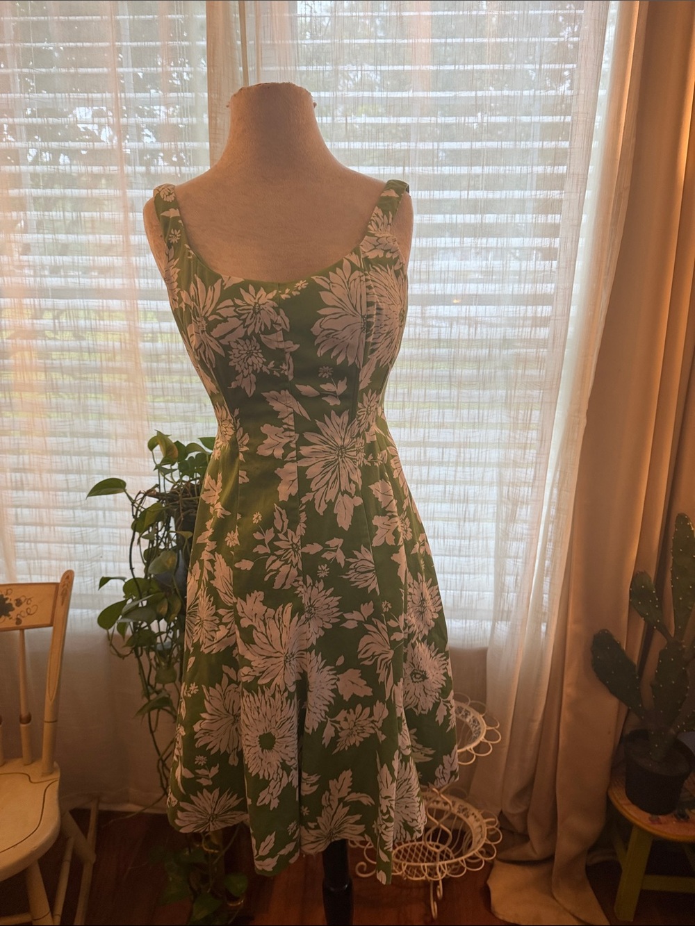 Jones Wear Green and White Floral Midi Dress